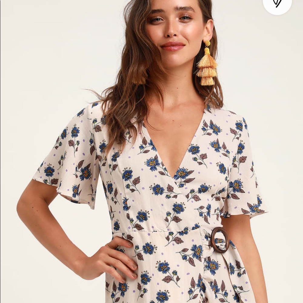 Floral Print Ruffled Wrap Dress - Picture 3 of 6